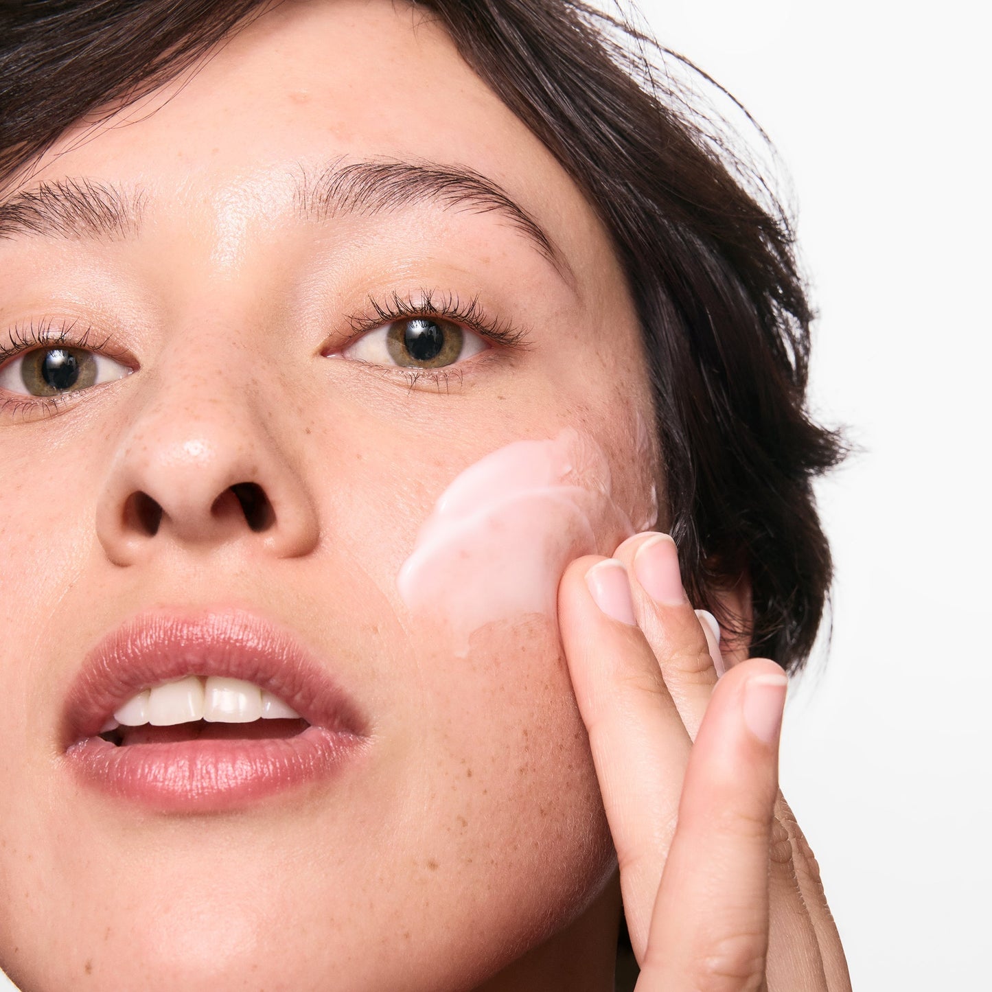 hydrating-cleanser-and-oil-free-moisturizer-duo-u6 01_LYDIA_12_APPLICATION_OMEGA_SUPERSIZE_036_1_8483aad9-c9a3-46f0-b735-539c739306ac.jpg